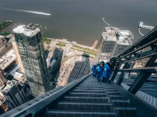 Etes-vous prêt à gravir cet escalier extérieur à 387 m de hauteur ?
